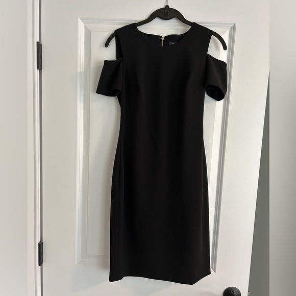 Classic elegant Black cold shoulder Tommy Hilfiger Dress with gold zipper back - Picture 1 of 11